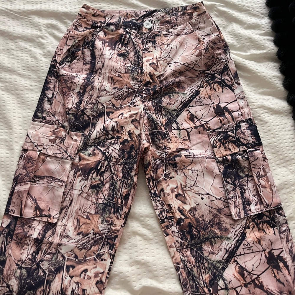 Women’s pink camo cargos